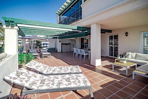 LCR4- Large 3 bed apt close to beaches