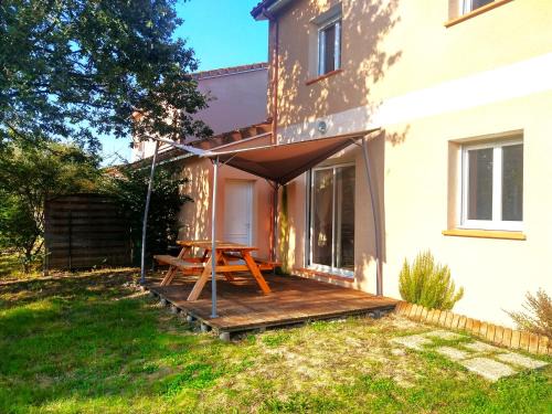 Le Clos Andrée - Charmante maison 8 personnes - 5 lits - Climatisation réversible RDC - Parking 3 véhicules - Garage - Zone Nord Montauban - Terrasse et jardin