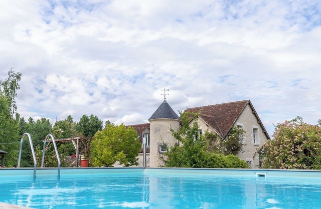 Le Clos de la Bodice holiday cottage for 12-15 people, 7 bedrooms, with Jacuzzi