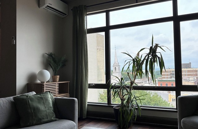 Le Condo Centre Urbain avec parking 31 jours et +