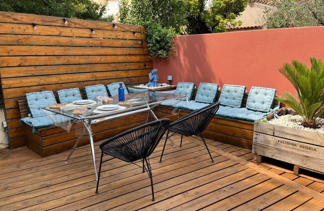 Le Cosy, town house with lovely terrace
