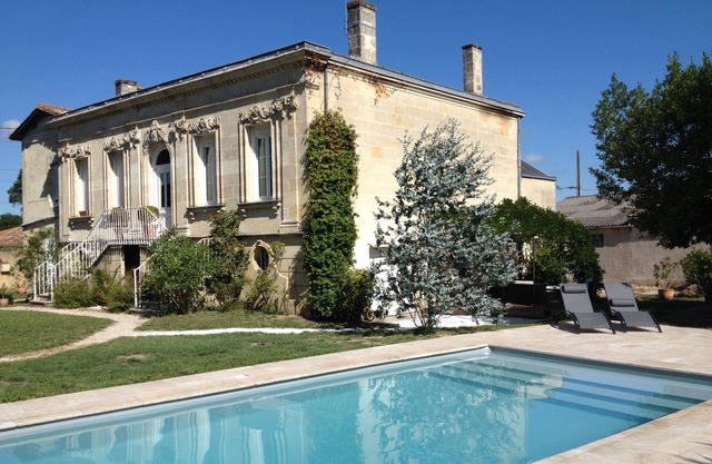 Le Gite " Préfévrier" located between Bordeaux and St Emilion in a bourgeois house