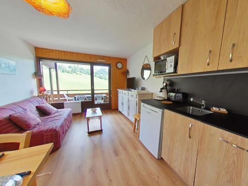 Le Grand-Bornand : Studio cabine, au pied des pistes, 5 couchages - FR-1-241-15