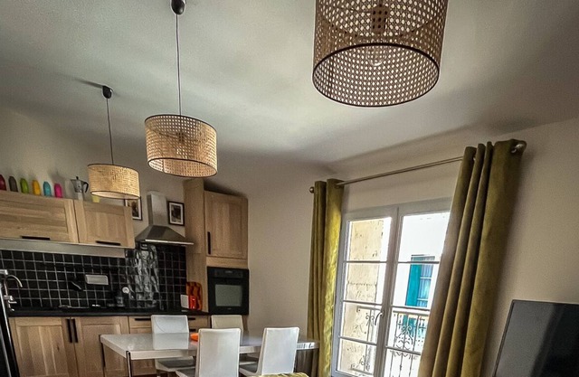 Le Grenier Apartment with vintage decor near Pézenas