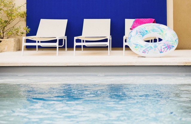 Le mas des cerisiers, Heated swimming pool