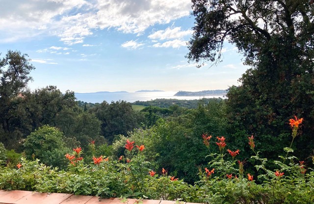 Le Mas des Orangers, villa without vis-à-vis, with magnificent sea view, 12km from St Tropez