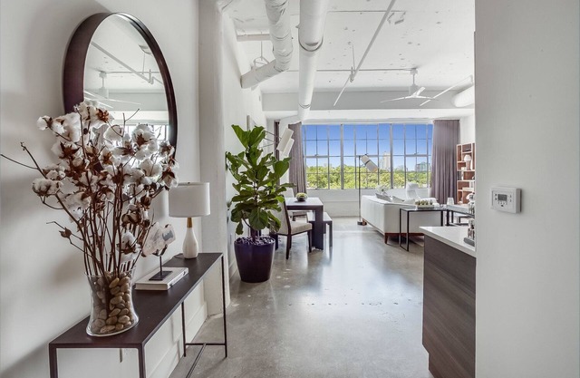 Le Noir Et Blanc by Atlanta Luxury Rentals