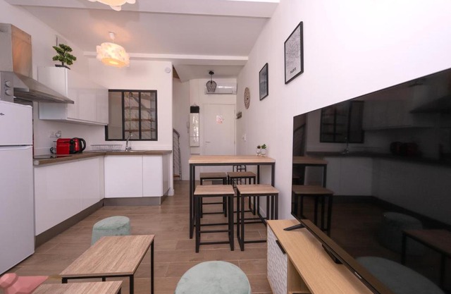 Le Nostradamus - Magnifique appartement cours principal plein centre avec parking
