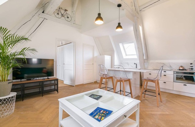 Le Notre Dame- Dans un magnifique hôtel particulier avec parking -SR Loc