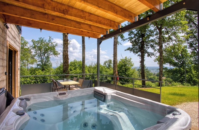 Le Pech Eternel:Cabane SPA des Chênes