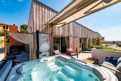 Le Penthouse de 220m2 - Jacuzzi - 3 Parkings - Climatisation - Terrasse