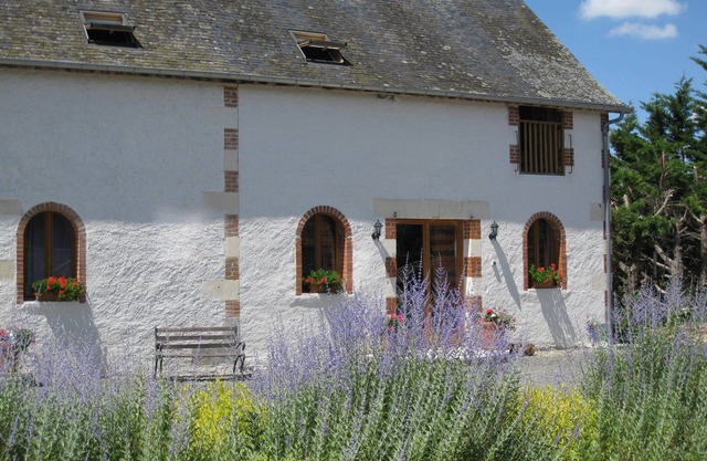 Le Pluvier - Luxury 3 bedroom holiday home with heated pool in the Loire Valley