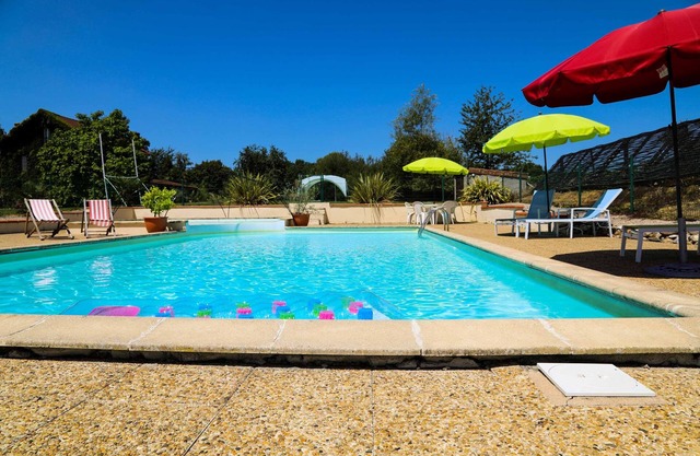 Le Pressoir @ Le Prielle New 3 bedroom gite in the Madiran, vines shared pool