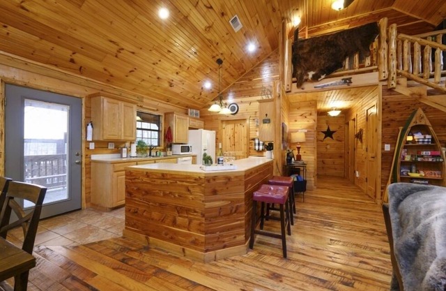 Leave It Behind 3 Bedroom Cabin by RedAwning