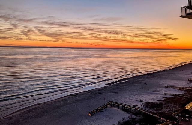 Leaves are falling… and so are our rates- 2BR 2BA Beachfront