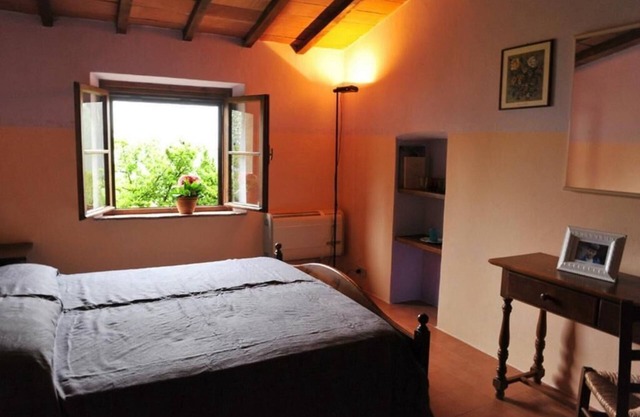 LECCIO apt with 1 bedroom in Tuscan countryside between Siena and Florence