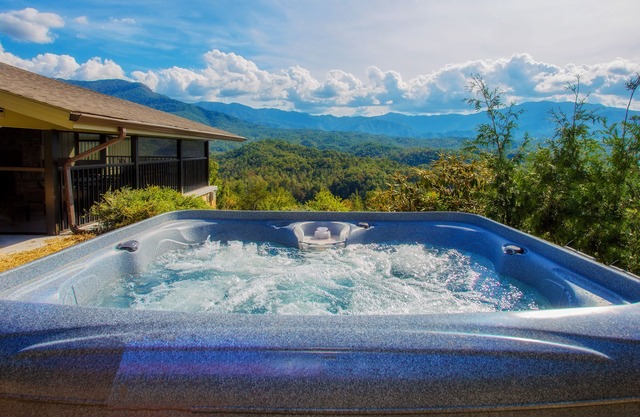 LeConte Mountain Breeze - $1089 FREE tickets each paid day, Dollywood and More!