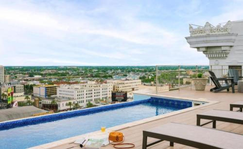 Legacy Suites Steps from the French Quarter Superdome Casino Bourbon St With Gym & Pool