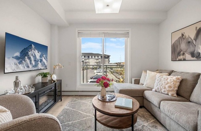 Legendary Living: Basking in the Burbs