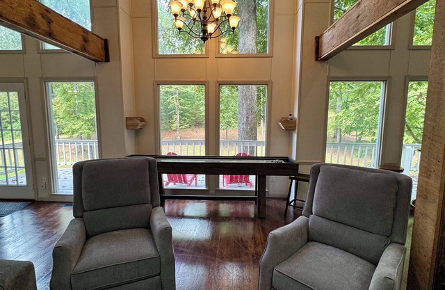 Legends Lodge: A woodland retreat near University of Alabama!