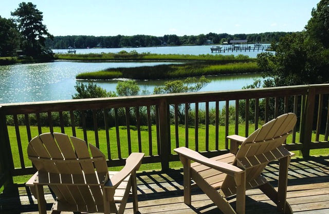 Leia's Folly, Mid-Century Modern Waterfront Retreat on the water w/kayaks & R2D2