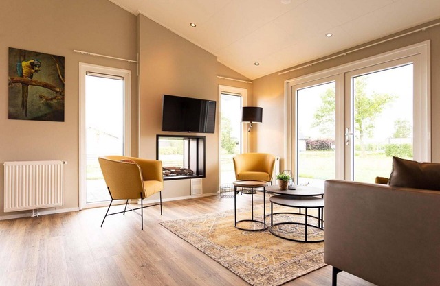 ✓ Leijhoeve at Parc de IJsselhoeve ✓ Holiday home for 6 persons ✓ Located in Nieuwerkerk aan den IJssel (Zuid-Holland) ✓ Holiday park next to the IJssel ✓ Book directly through the park