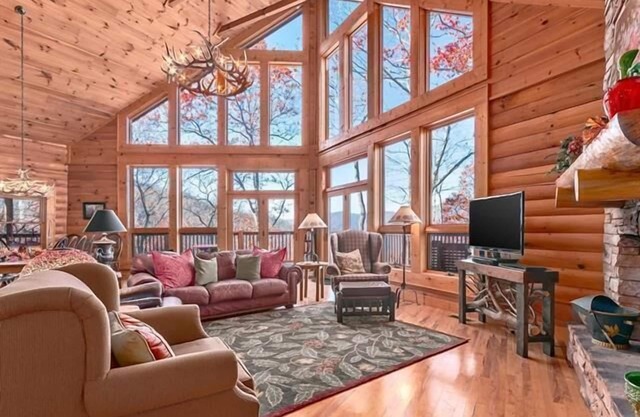 Leins Lodge Luxury Home with Stunning Mountain Views