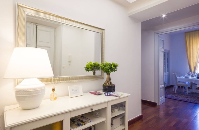 Leonardo Suite Navona elegant with view between campo dei fiori and piazza navona
