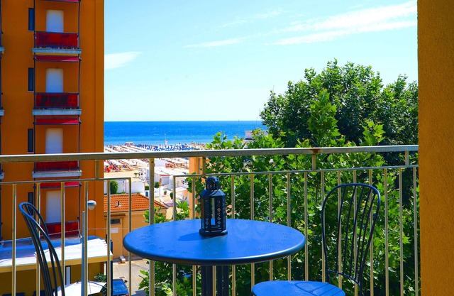 Leone sea view apartments on the Rimini seafront