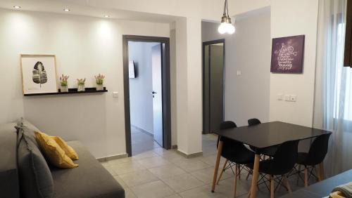Leonidas Apartments and suites