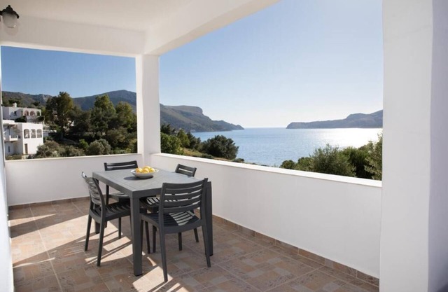 LEROS HOUSES SEA VIEW 2 bedrooms apartment w/1 double & 1 single bed, sofa bed