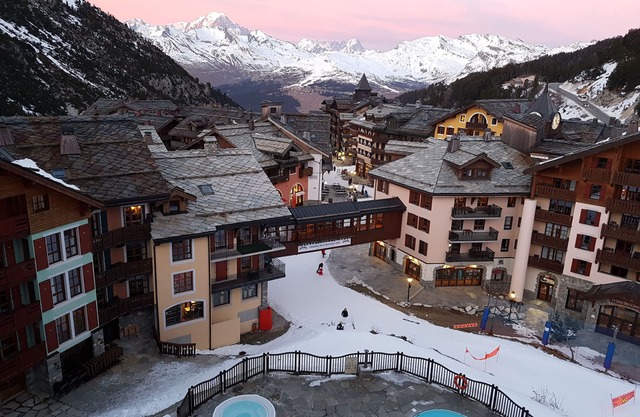 Les Arcs 1950 5* Ski-in/out Spacious, Mt Blanc view, fireplace, pool, spa, x4