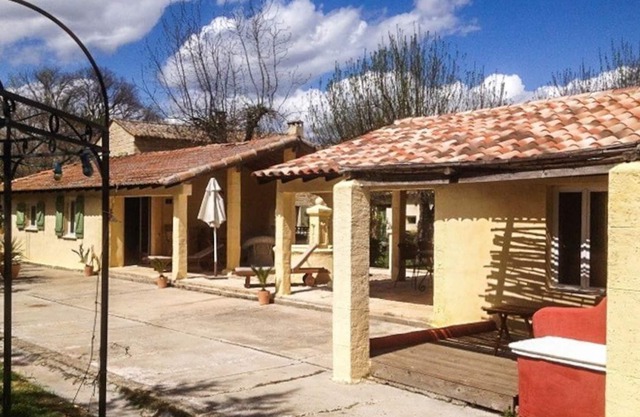 Les Cervezanne Detached house with terrace and garden in the Uzès countryside