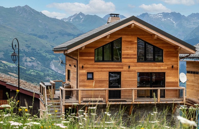 Les Coches: Chalet at the foot of the slopes with views of Mont Blanc
