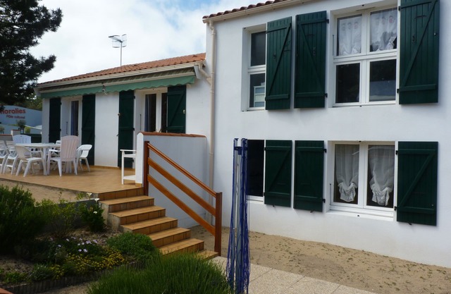 Les Floralies: Beautiful family home sleeps 9, 400 m from the beach