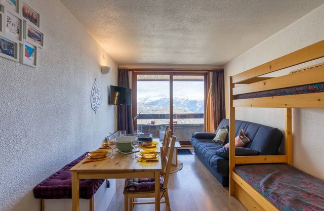 Les Laurentides - Studio Apartment, Sleeps 4