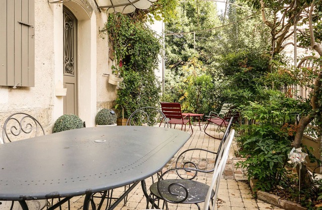 Les Mille Pas, Village house with jacuzzi