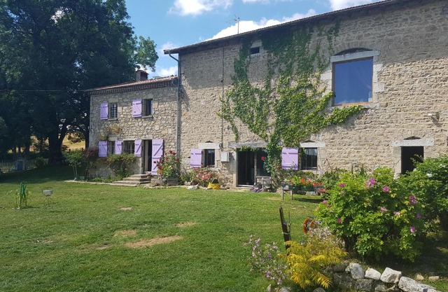 Les Pierres Davélie