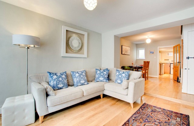 Lester House - Two Bedroom House, Sleeps 4