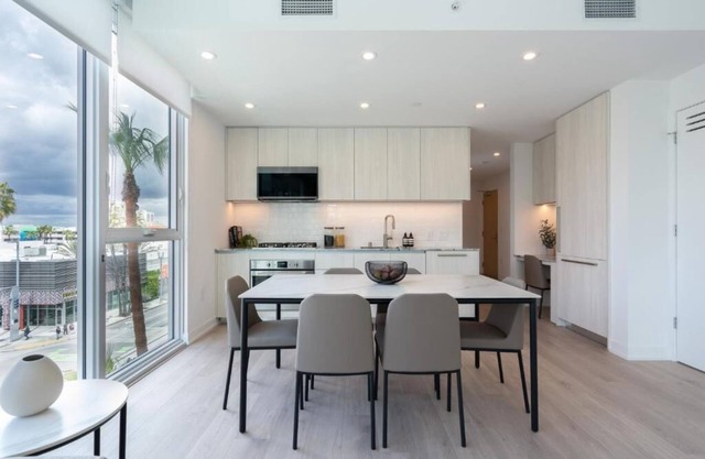 Level Long Beach- Stunning Two Bedroom Suite