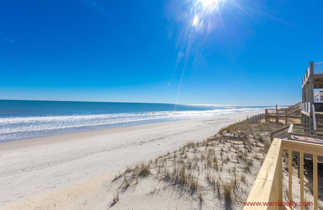 Ley-Z Day-Z - Gorgeous 3 BR Oceanfront Home Is Waiting For You! Pet Friendly
