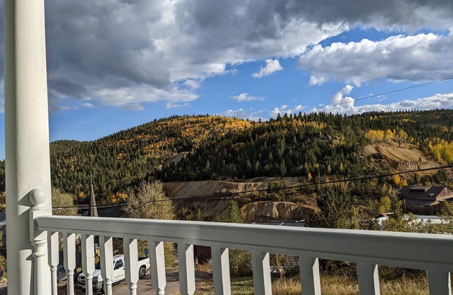 LI'L MOUNTAIN RETREAT BY HISTORIC DISTRICT, NEAR HOT SPRINGS and SKI RESORTS