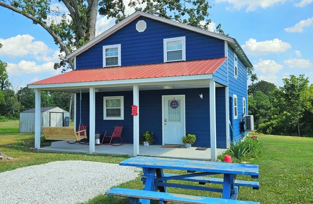 LIBERTY LODGE - Beautiful 2-bed 2-bath Cabin in Bryant w/Fast WiFi & AC