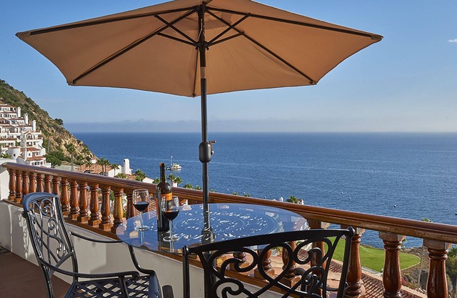 Light, Airy Luxury Hamilton Cove Villa La Casa Sirena w/Golf Cart - Great Value!