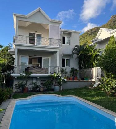 Light & Airy Seaview Duplex