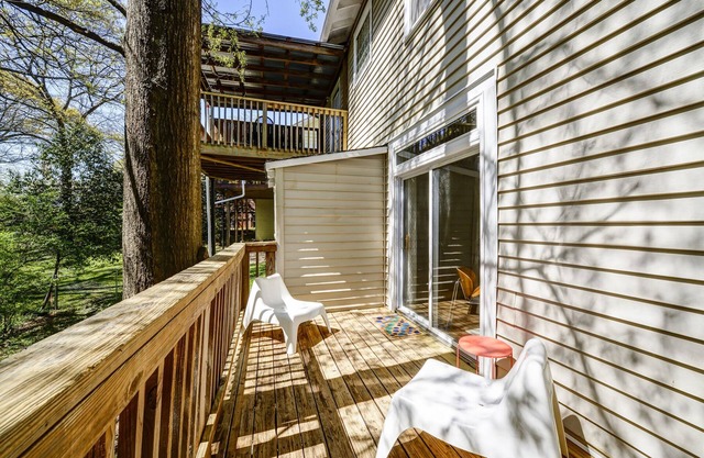 Light-filled Cottage in the Middle of it All!