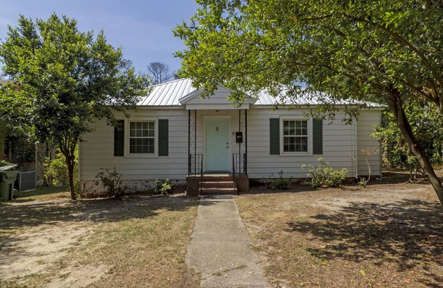 Light filled updated 1930s cottage in Sunset Park/3 Bedrooms 1 Bath - Sleeps 6