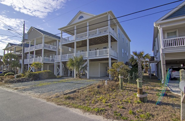 Light & Sky - Beach Views, Pet Friendly, Fully Equipped - Sleeps 10!