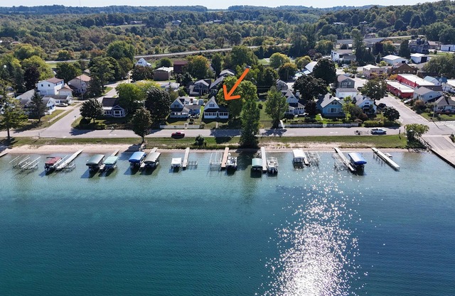 Lil's on the Lake - Vintage Cottage On Crystal Lake, Dog-Friendly, and Short Walk to Downtown Beulah!