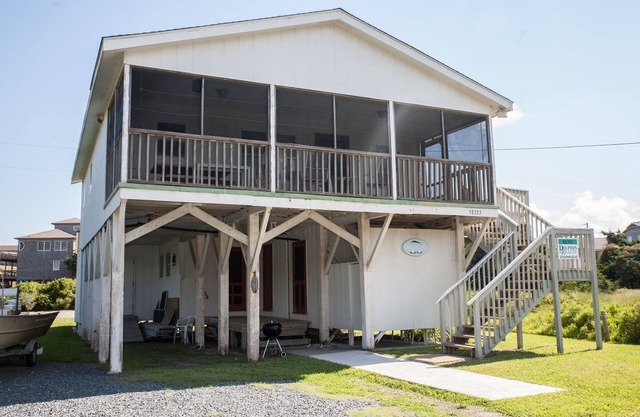 Lilly's Pad is a Classic Beach Box in Hatteras located one back from the beach!